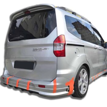 Araba gövdesine montelenmiş araba spoyleri ve body kit, performans ve görünüm artırıcı detaylar.