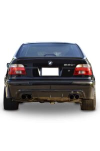Yüksek performanslı BMW 560i araba arka görünüm, modifiye edilmiş sportif tasarım, otomobil tamiri ve tuning hizmetleri.