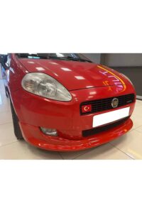 Yüksek kaliteli kırmızı Fiat araç, otomobil performans ve modifikasyon hizmetleri için.