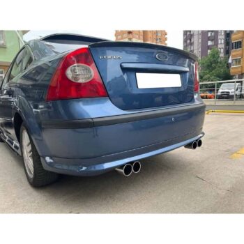 Yüksek kaliteli ayarlanmış otomobil egzoz sistemi, MD Tuning Garaj'da profesyonel tune işleminde.
