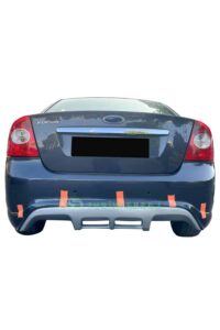 Yüksek kaliteli Ford Focus arka kısmı, otomobil modifikasyonu ve tuning detayları ile.