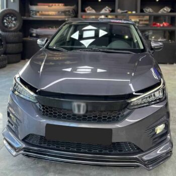 Gümüş rengi Honda Civic spor araba, performans modifikasyonları ve tuning servisleri ile MD Tuning Garaj'da.