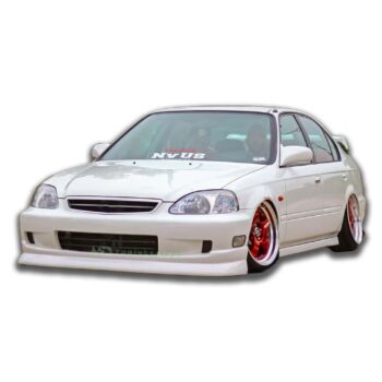 Yüksek performanslı modifiye edilmiş beyaz hatchback araba.