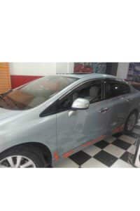 Yenilenmiş sedan araba, MD Tuning Garaj tarafından modifiye edilmiştir.