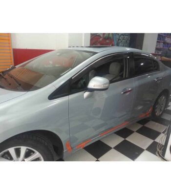 Yenilenmiş sedan araba, MD Tuning Garaj tarafından modifiye edilmiştir.