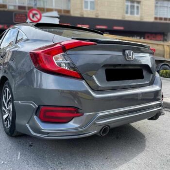 Yüksek performanslı araç modifiye servisi, Honda Civic arka görünüm, otomobil tuning, Ankara, Türkiye.