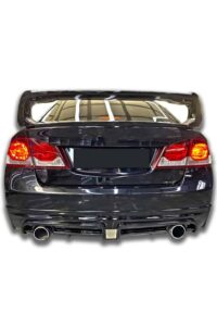 Yüksek performanslı araba arka tampon ve egzoz sistemi, MD Tuning Garaj'da profesyonel montaj servisi.