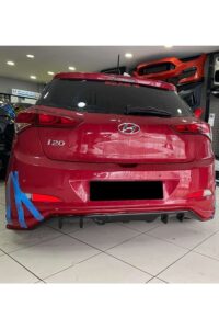 Yedek parça olarak montaj için kırmızı Hyundai i20 ön görünüm aracın arka kısmı.