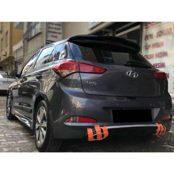Yüksek performanslı Hyundai i20 aracı, MD Tuning Garaj özel modifikasyonlarıyla şehirde gösterişli görünüme sahip.