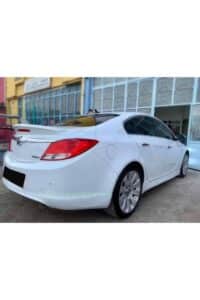 Otomobil, beyaz Toyota model, spor ve şık tasarım, MDF Tuning Garaj'da jant ve kaput modifikasyonu yapılmış.