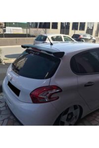 Yüksek performanslı araba lastikleri ve jantlar, MD Tuning Garaj hizmetleriyle uyumlu ve dekoratif tasarım detayları.