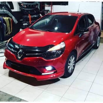 Yenilenmiş Renault Clio aracının ön görünümü, Garaj MD Tuning'de yüksek kaliteli otomotiv servisleriyle dikkat çekiyor.