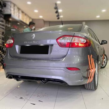 Arka yan detaylı gri Renault Fluence otomobil, tuning ve modifiye işlemleri için hazır, oto bakım ve aksesuarlara sahip.