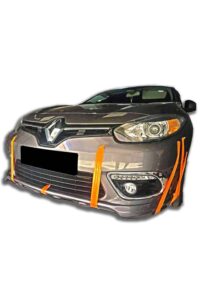 Yüksek performanslı oto modifiye edilmiş Renault otomobil.