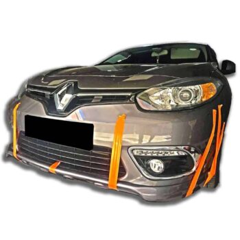 Yüksek performanslı oto modifiye edilmiş Renault otomobil.