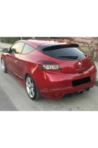 Yüksek performanslı Renault Megane spor araba, şık kırmızı renkli, krom jantlar ve aerodinamik tasarım.