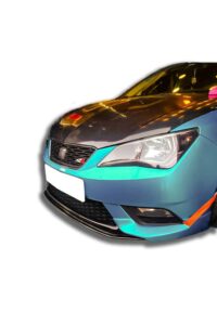Yüksek performanslı spor araba ön görünüm, karbon fiber kaput ve LED farlar, MD Tuning Garaj.