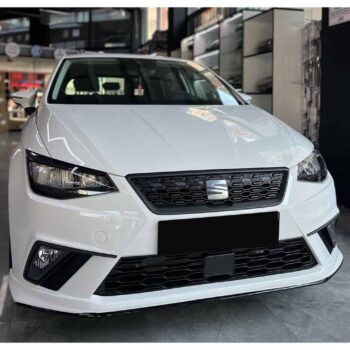 Yüksek performanslı beyaz Seat otomobil, MD Tuning Garaj'da özel modifikasyonlar ile yenilendi.