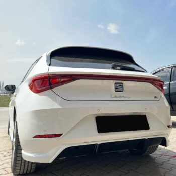 Yüksek performanslı Seat Leon arka görünümü, MD Tuning Garaj performans modifikasyonlarıyla geliştirilmiş.