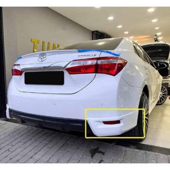 Yüksek kaliteli beyaz Toyota Corolla arka stop ve tampon, detaylı oto bakım ve onarım hizmetleri, İstanbul.