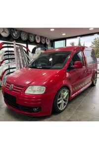 Yenilenmiş kırmızı VW Caddy otomobil, MD Tuning Garaj'da detaylı kozmetik ve performans modifikasyonlarıyla hazırlandı.