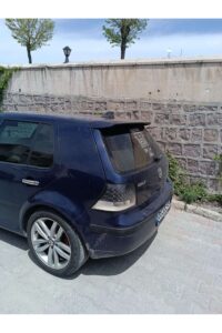 Araba görseli, VW Golf araç, siyah renk, araç detayları ve arka görünüm, MD Tuning Garaj hizmetleri için ideal SEO anahtar kelimeler.