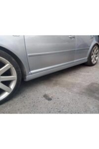 Araba kaporta ve yan şerit detayları, performans ve estetik için modifiye edilmiş araç, MD Tuning Garaj.
