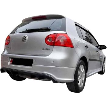 Yolarkası ve arka detaylarıyla VW Golf 1.6 FSI otomobil, performans ve şık tasarımıyla öne çıkıyor.