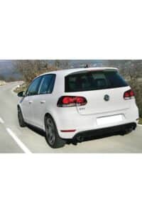 Yüksek motor performanslı VW Golf GTI araç, buz gibi beyaz renkli ve şık tasarımıyla dikkat çekiyor.