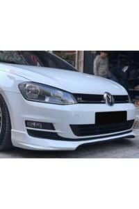 Yüksek kaliteli VW Golf Rocek R ön görünüm garage arka planıyla kırmızı ve siyah detaylar.