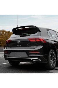 Yüksek kaliteli Volkswagen Golf arka görünüm, siyah renkli, sportif tasarım ve detaylar, otomobil modifikasyonu ve kalitesi.