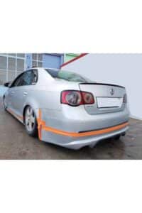 Yüksek performanslı VW Passat modifiye araç, detaylı görsel, yan ve arka cephe, otomobil tuning ve jantlar özellikleri.