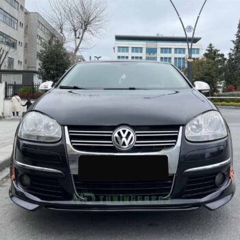 Yol durumuna uygun, şık ve performans odaklı VW Passat aracı.