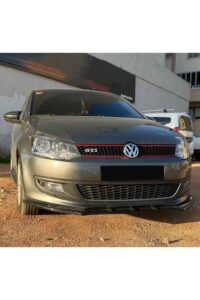 Aşağıdaki şekilde siyah renkli Volkswagen Golf GTI aracın ön görünümü, otomobil modifikasyonu ve performans odaklı detayları öne çıkıyor, MD Tuning Garaj'ın uzmanlığıyla geliştirilmiş.