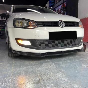 Yüksek performanslı Volkswagen araba, uzman otomobil tamiri ve modifikasyonu hizmetleri.