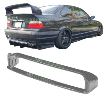Yüksek performanslı BMW E46 M3 spor araba ve karbon fiber spoiler.