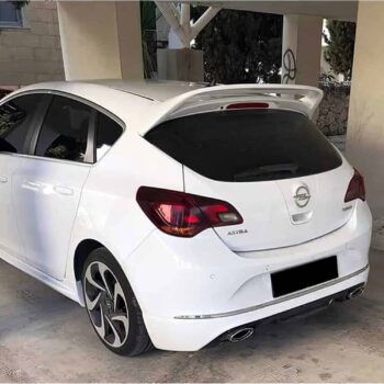 Hızlı ve şık Opel Astra araç, MD Tuning Garaj'da özel olarak modifiye edilmiştir.