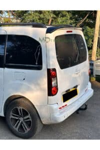 Opel Combo 2021-2025 2 Kapıya Uyumlu Parlak Siyah Boyalı Spoiler